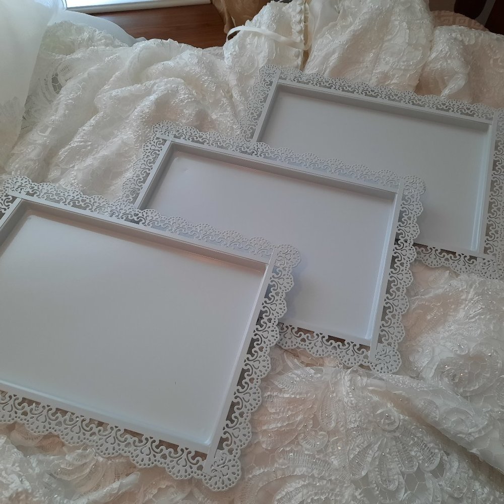 Set of three platters